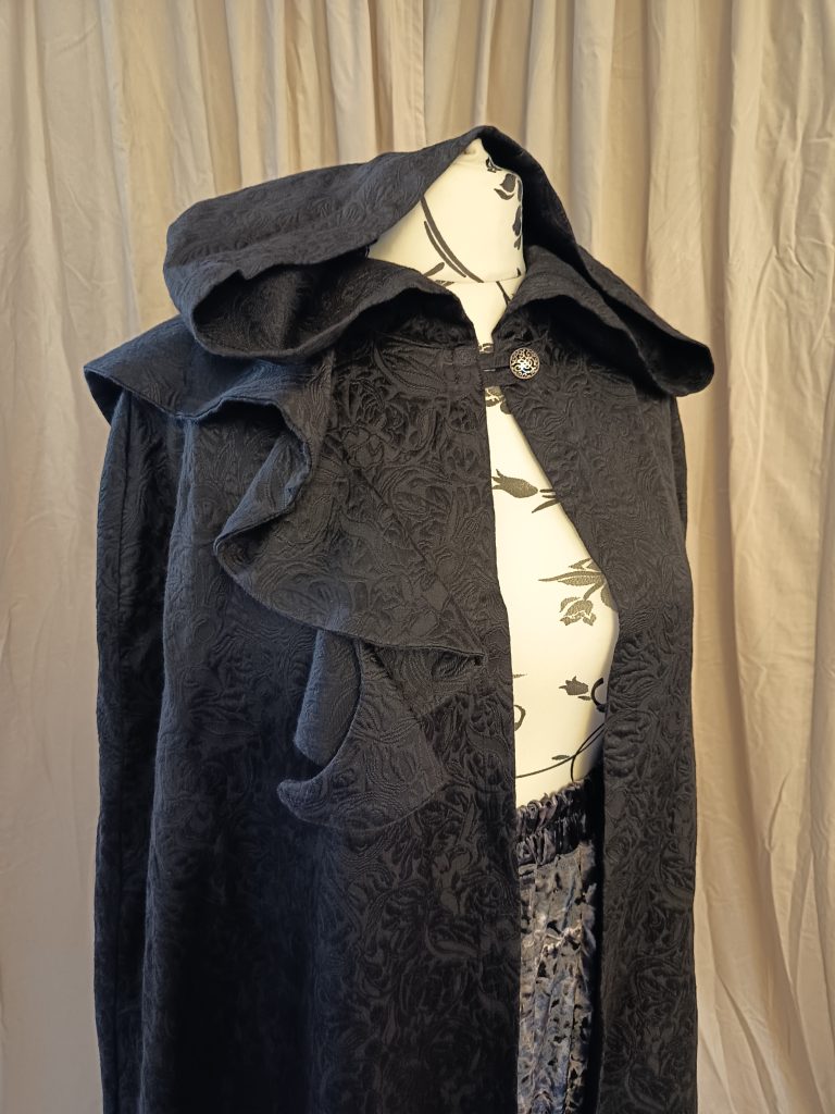 Gothic Cape mit Kapuze