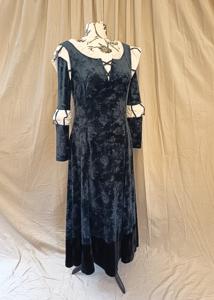 Medival Scottish Dress